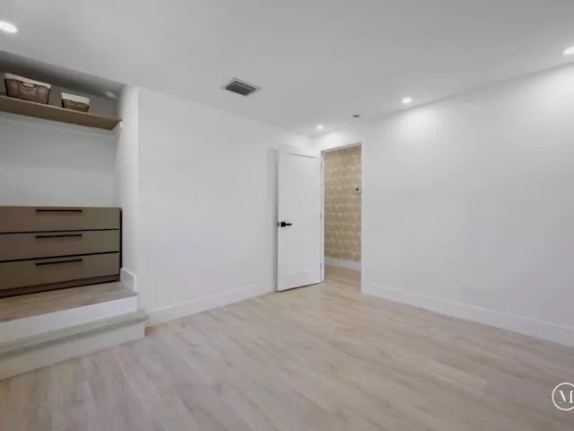 Продажа дома по адресу 823 33RD Street - фото 9365291