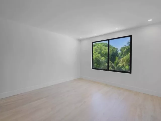 Продажа дома по адресу 823 33RD Street - фото 9365292