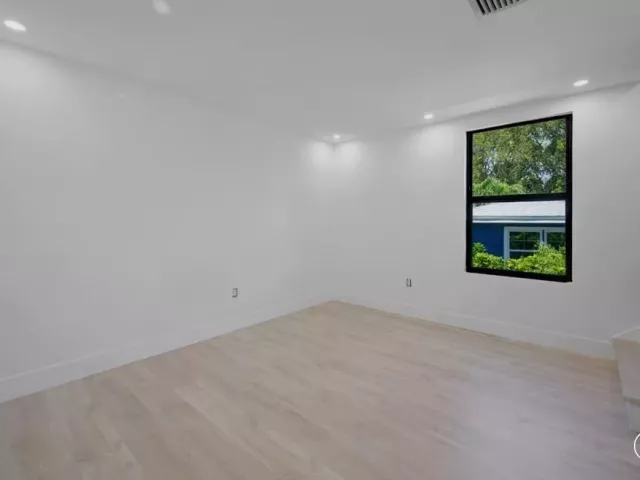 Продажа дома по адресу 823 33RD Street - фото 9365293
