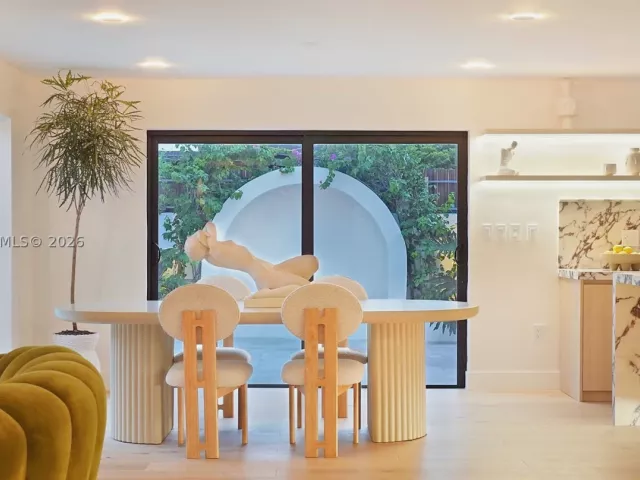 Продажа дома по адресу 2311 SW 5th Ave - фото 9347633