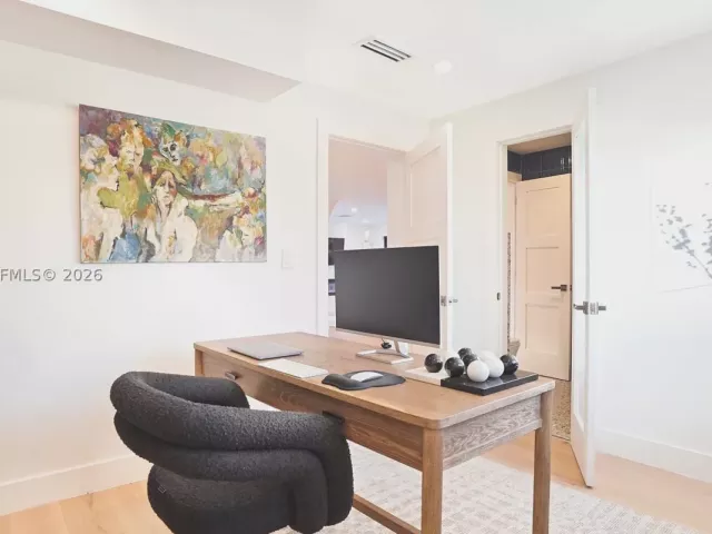 Продажа дома по адресу 2311 SW 5th Ave - фото 9347638