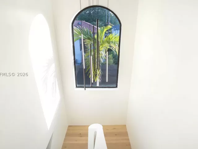 Продажа дома по адресу 2311 SW 5th Ave - фото 9347639