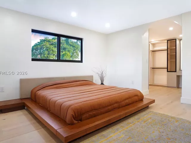 Продажа дома по адресу 2311 SW 5th Ave - фото 9347640
