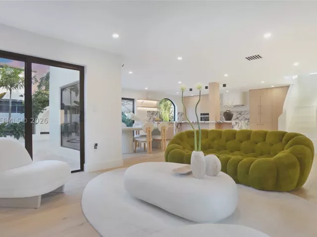 Продажа дома по адресу 2311 SW 5th Ave - фото 9347623