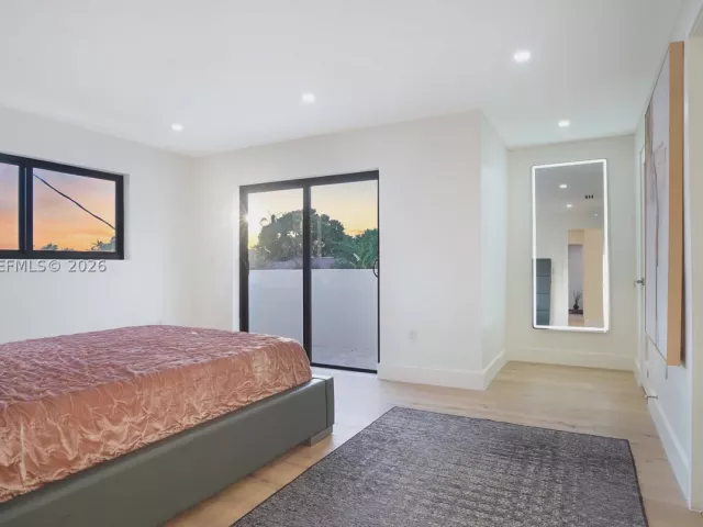 Продажа дома по адресу 2311 SW 5th Ave - фото 9347643