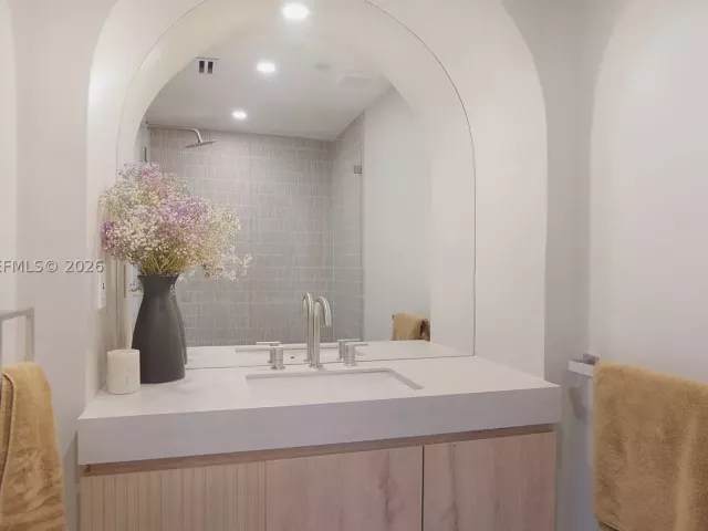 Продажа дома по адресу 2311 SW 5th Ave - фото 9347646