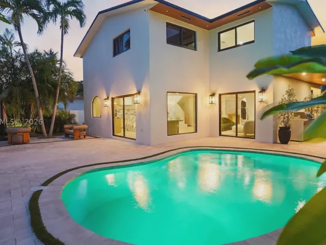 Продажа дома по адресу 2311 SW 5th Ave - фото 9347650