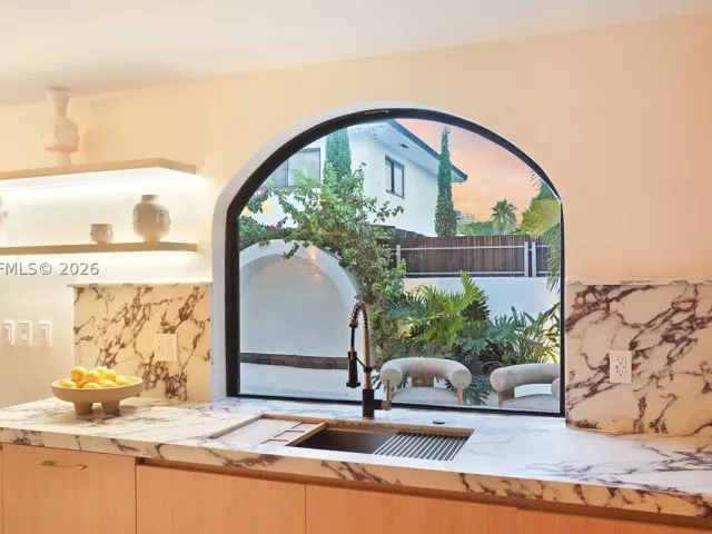 Продажа дома по адресу 2311 SW 5th Ave - фото 9347630