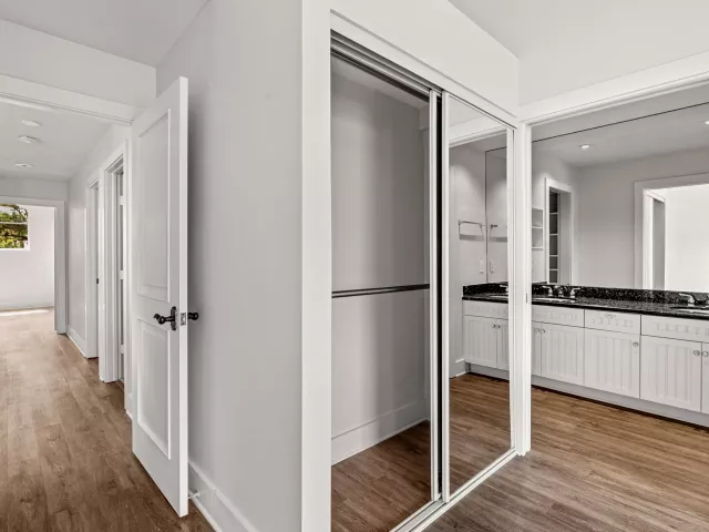 Продажа дома по адресу 5158 MAJORCA CLUB Drive - фото 9368306