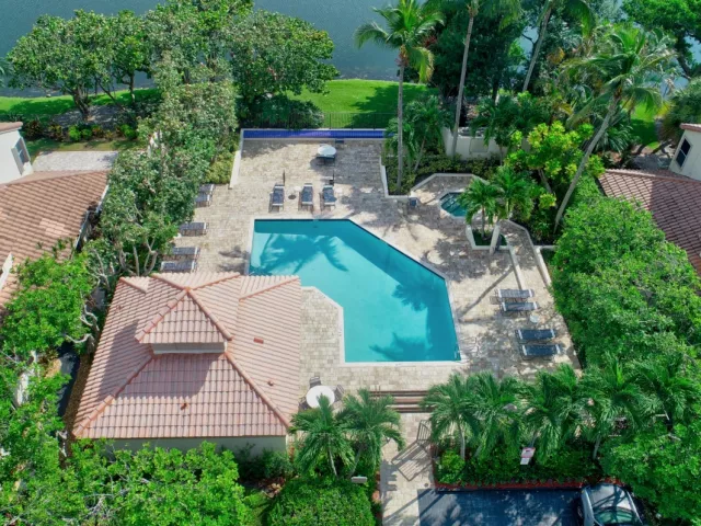 Продажа дома по адресу 5158 MAJORCA CLUB Drive - фото 9368328