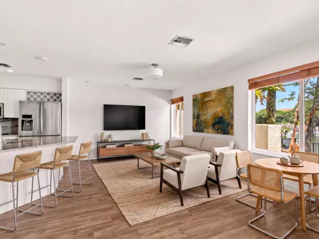 Продажа дома по адресу 5158 MAJORCA CLUB Drive - фото 9368298