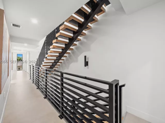 Продажа дома по адресу 1431 SW 20th St - фото 9378634