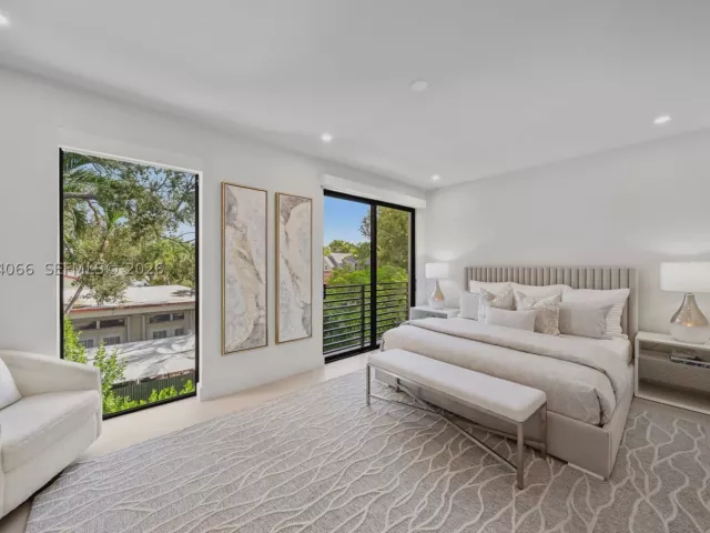 Продажа дома по адресу 1431 SW 20th St - фото 9378636