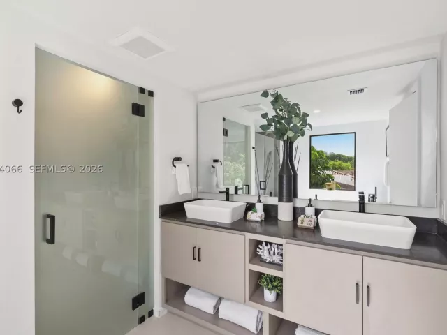 Продажа дома по адресу 1431 SW 20th St - фото 9378637