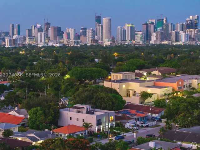 Продажа дома по адресу 1431 SW 20th St - фото 9378641