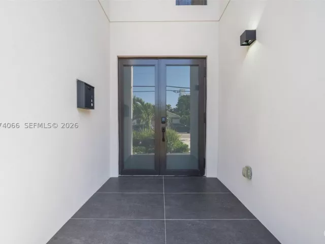Продажа дома по адресу 1431 SW 20th St - фото 9378642