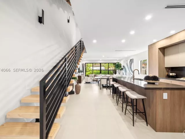 Продажа дома по адресу 1431 SW 20th St - фото 9378643