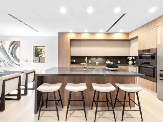 Продажа дома по адресу 1431 SW 20th St - фото 9378644