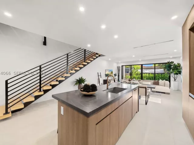 Продажа дома по адресу 1431 SW 20th St - фото 9378645