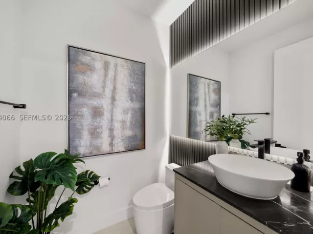 Продажа дома по адресу 1431 SW 20th St - фото 9378646