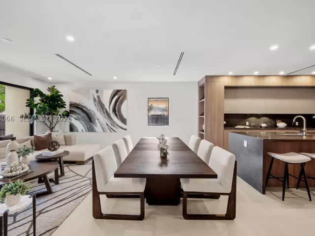 Продажа дома по адресу 1431 SW 20th St - фото 9378647