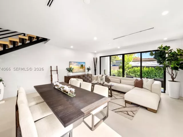 Продажа дома по адресу 1431 SW 20th St - фото 9378648