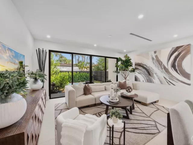 Продажа дома по адресу 1431 SW 20th St - фото 9378649