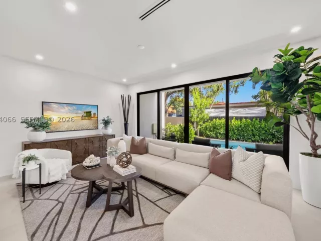 Продажа дома по адресу 1431 SW 20th St - фото 9378650
