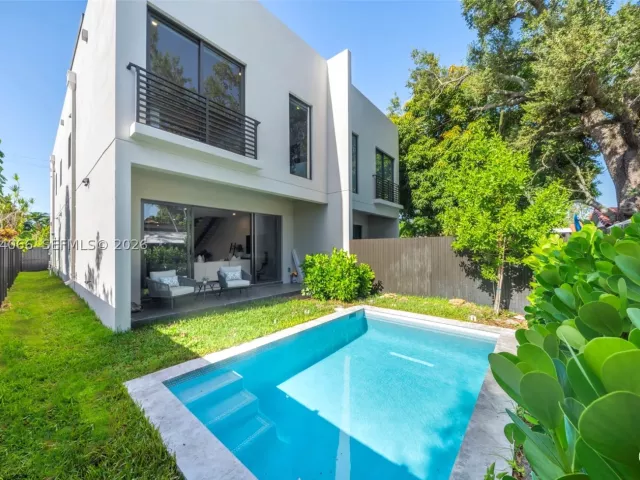 Продажа дома по адресу 1431 SW 20th St - фото 9378651