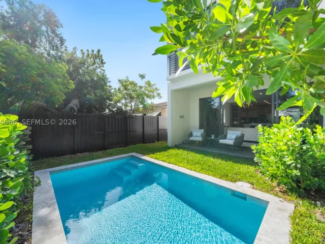 Продажа дома по адресу 1431 SW 20th St - фото 9378652