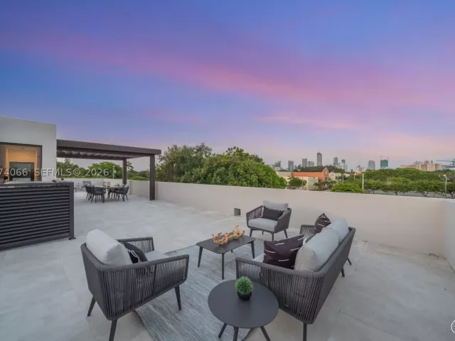 Продажа дома по адресу 1431 SW 20th St - фото 9378627