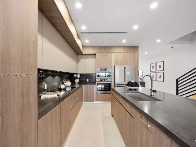 Продажа дома по адресу 1431 SW 20th St - фото 9378654