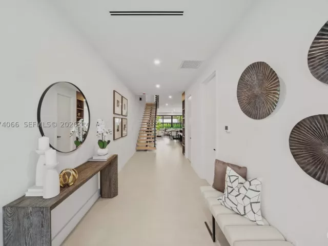 Продажа дома по адресу 1431 SW 20th St - фото 9378656