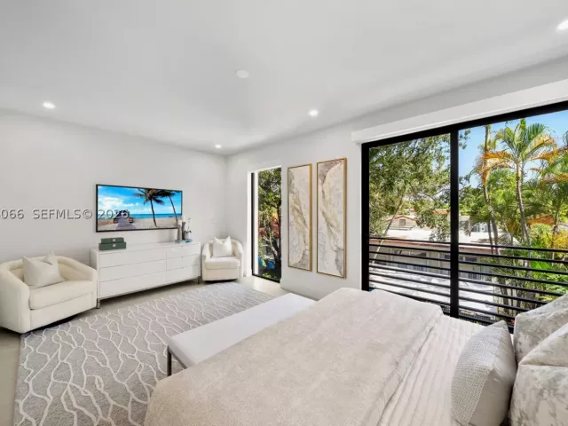 Продажа дома по адресу 1431 SW 20th St - фото 9378660