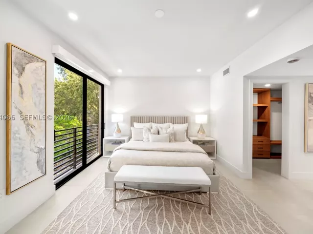 Продажа дома по адресу 1431 SW 20th St - фото 9378661