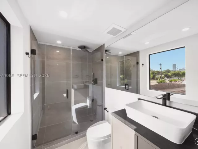 Продажа дома по адресу 1431 SW 20th St - фото 9378671