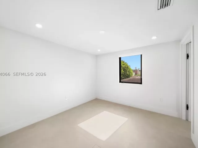 Продажа дома по адресу 1431 SW 20th St - фото 9378672