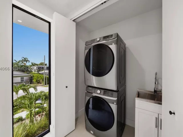 Продажа дома по адресу 1431 SW 20th St - фото 9378673
