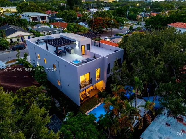 Продажа дома по адресу 1431 SW 20th St - фото 9378629