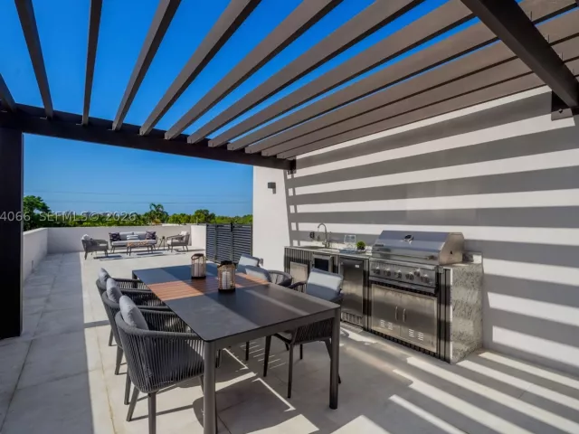 Продажа дома по адресу 1431 SW 20th St - фото 9378675