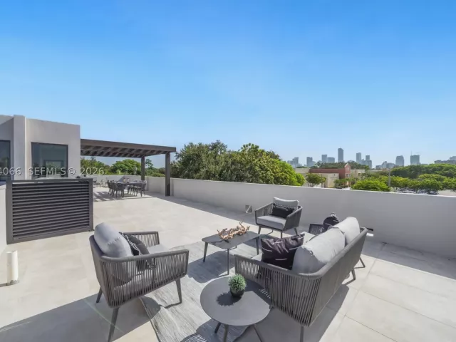 Продажа дома по адресу 1431 SW 20th St - фото 9378676