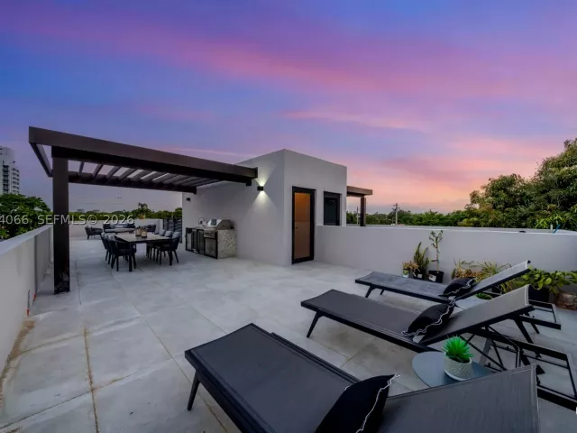 Продажа дома по адресу 1431 SW 20th St - фото 9378679