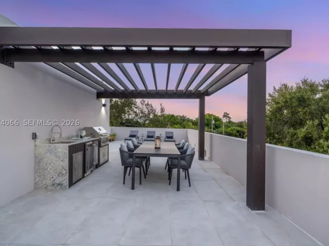Продажа дома по адресу 1431 SW 20th St - фото 9378680