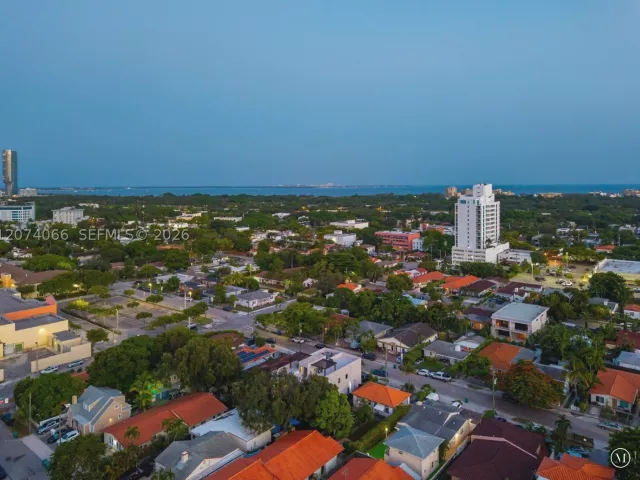 Продажа дома по адресу 1431 SW 20th St - фото 9378682
