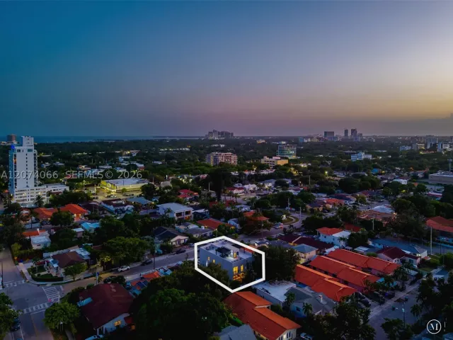 Продажа дома по адресу 1431 SW 20th St - фото 9378630