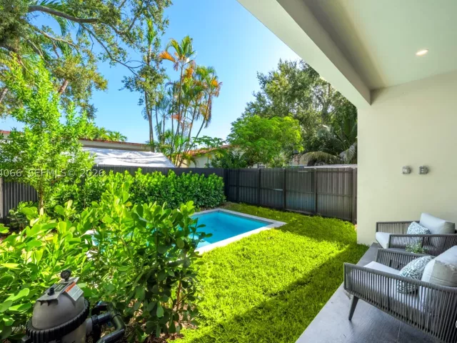 Продажа дома по адресу 1431 SW 20th St - фото 9378684