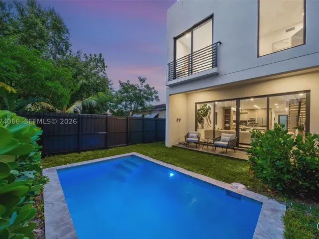 Продажа дома по адресу 1431 SW 20th St - фото 9378689