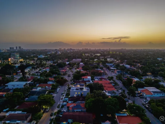 Продажа дома по адресу 1431 SW 20th St - фото 9378690