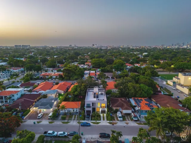 Продажа дома по адресу 1431 SW 20th St - фото 9378693