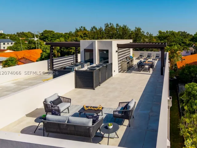 Продажа дома по адресу 1431 SW 20th St - фото 9378631